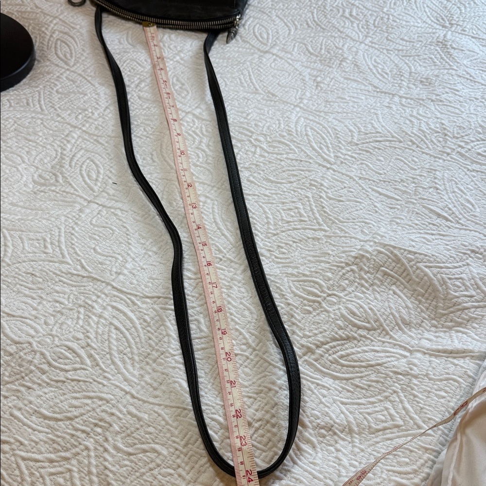 Lisa Jenks Vintage Black Leather Crossbody Bag - Picture 9 of 11